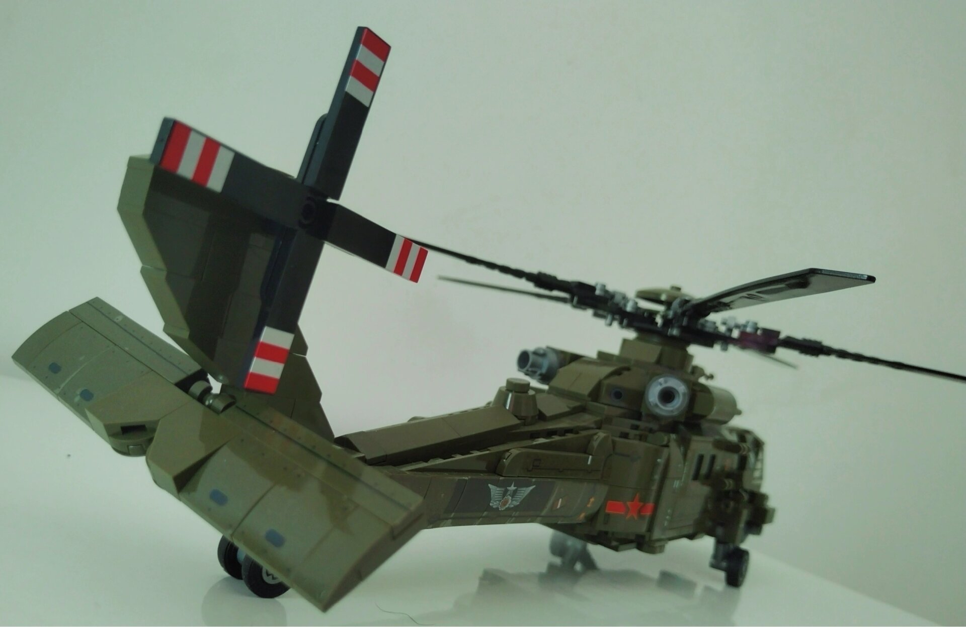 森宝积木直20武装直升机