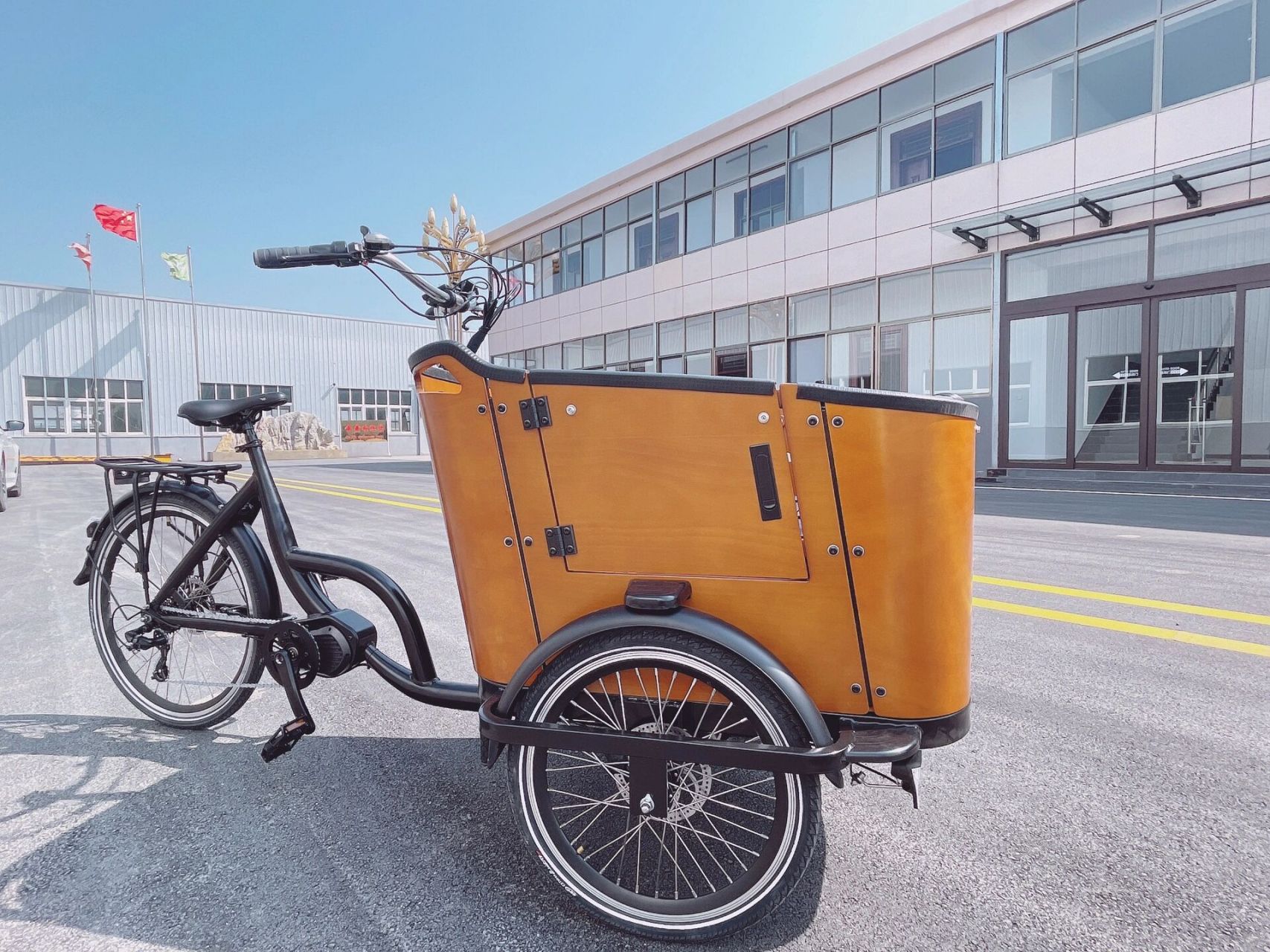 欧洲展cargobike 样品,客户亲自测试验货 6月欧洲展即将到来,我们的