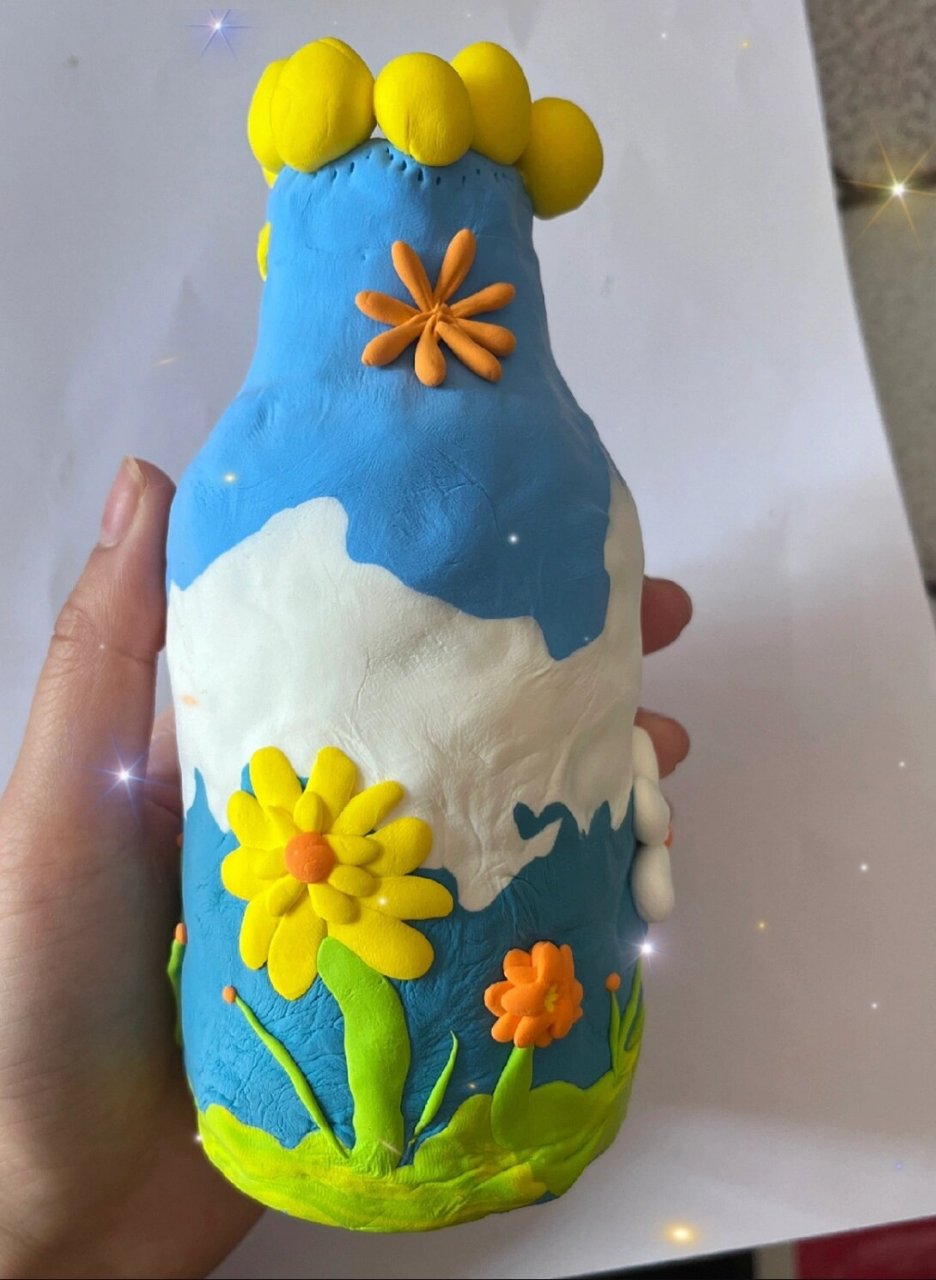 橡皮泥捏捏 家里喝完的玻璃瓶不要扔,他可以成为你的一个小小的花靠