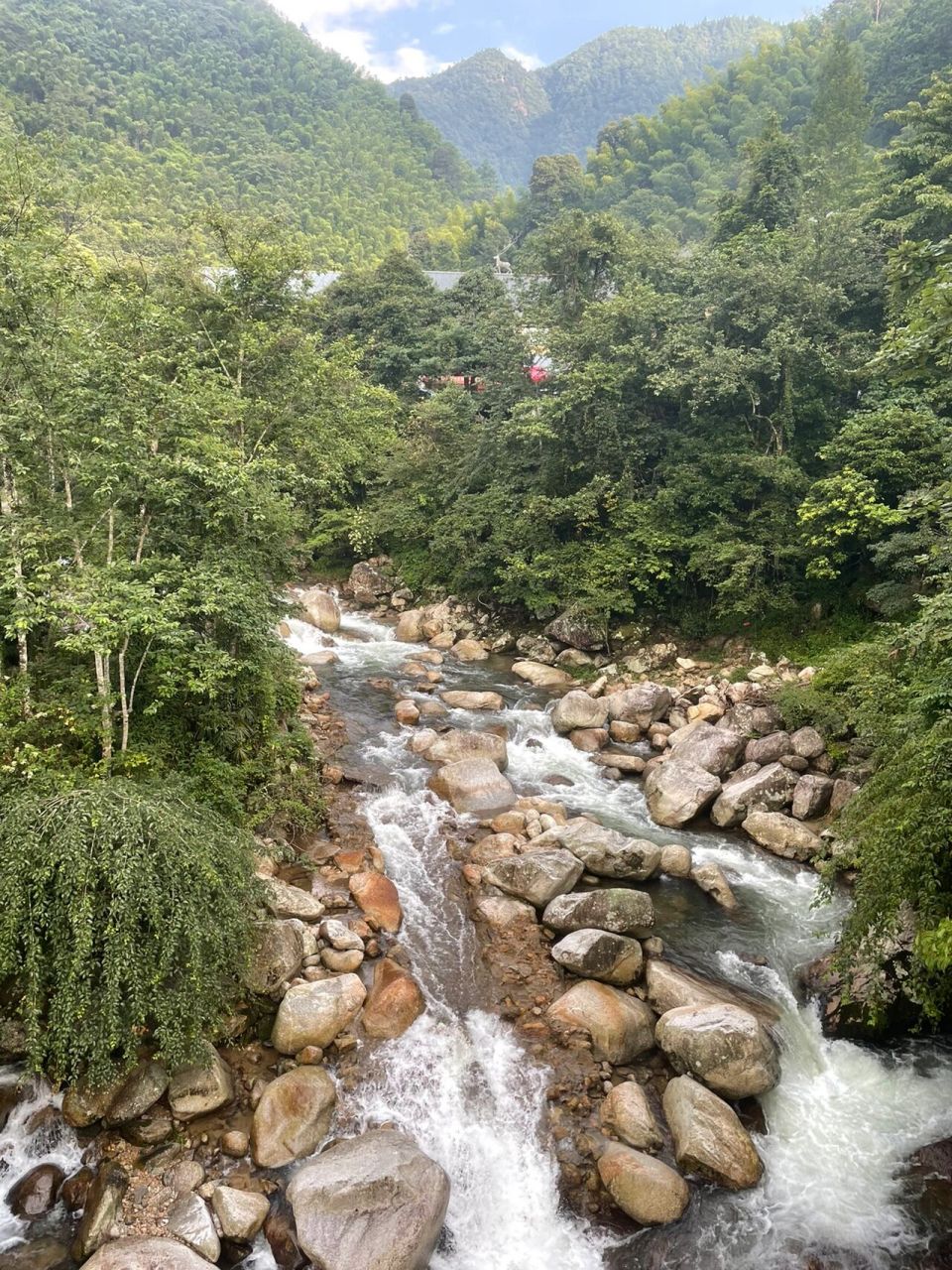 株洲炎陵神龙谷两日游攻略 今天的夏天真是炎热,过完繁忙的7月想着去