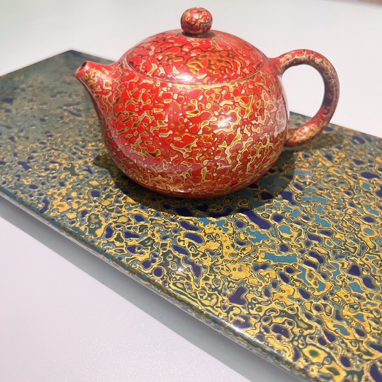 犀皮漆打捻 犀皮漆工艺早在唐宋时期就已出现了,这种工艺繁杂,需要