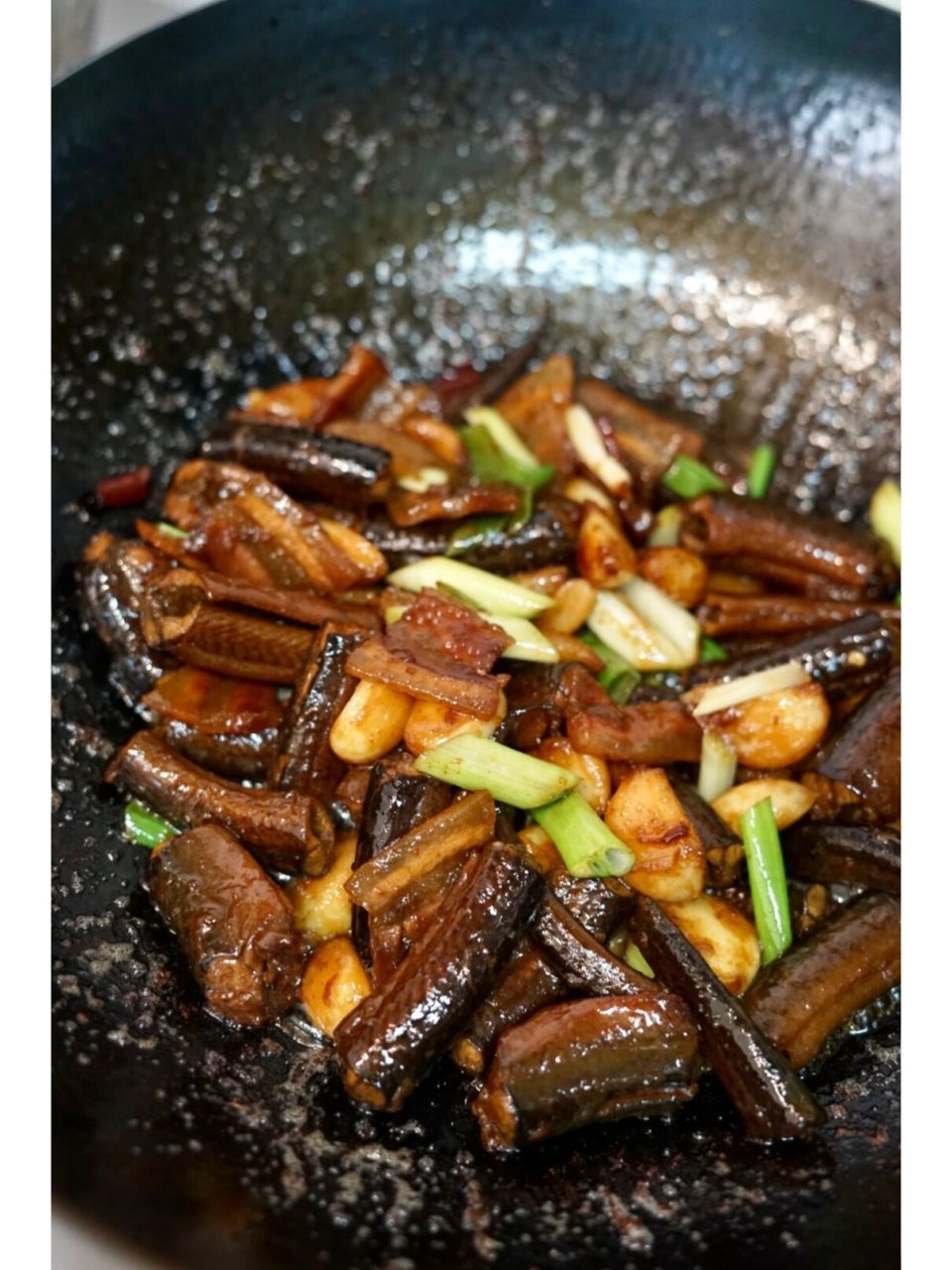 咸肉烧黄鳝|哈哈哈,你们敢吃黄鳝嘛 今年过年期间不忙 所以特意多做了