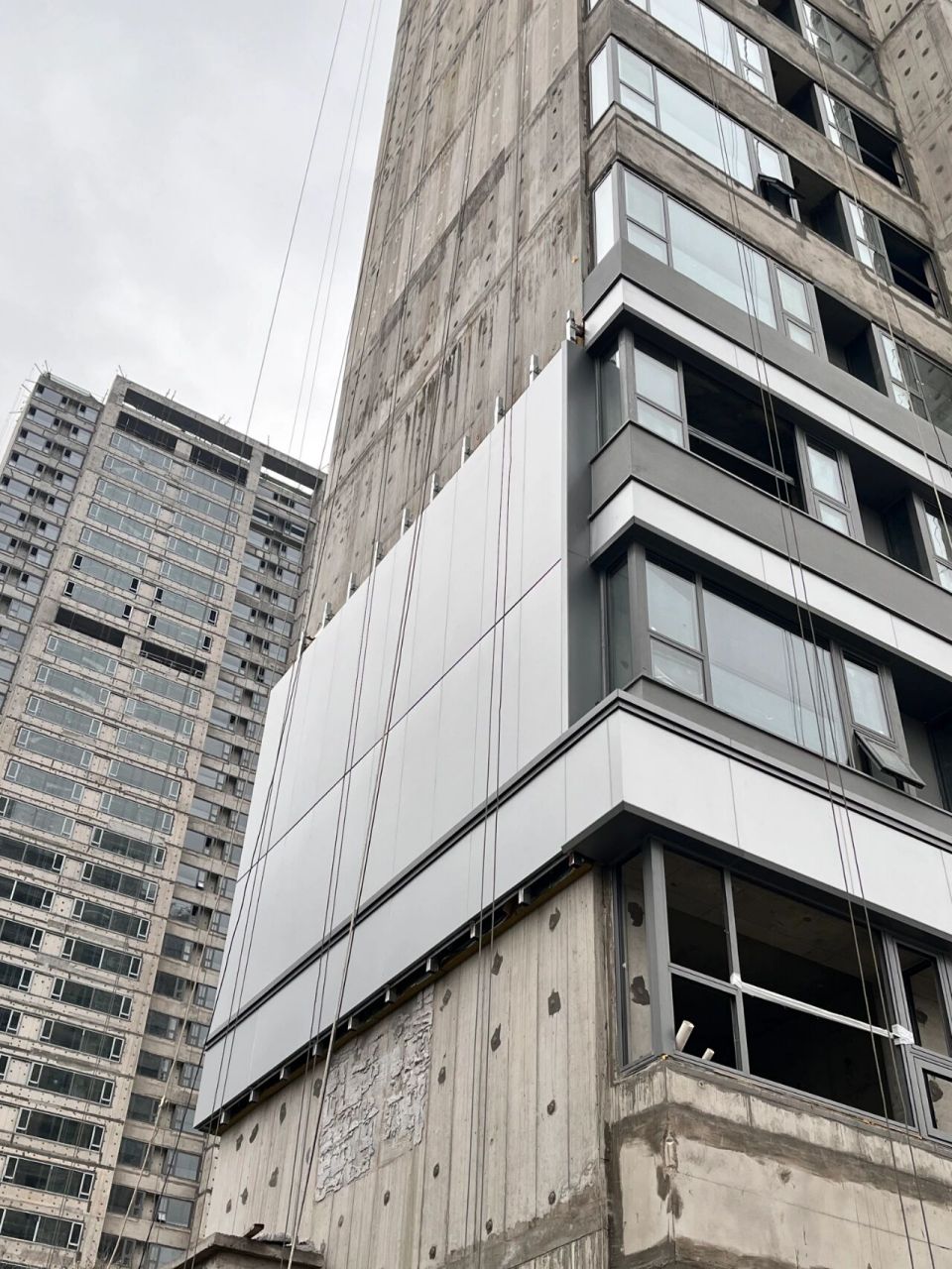 自费升级外立面 金基嘉玥业主自费升级了干挂铝板外立面,金基做的局部