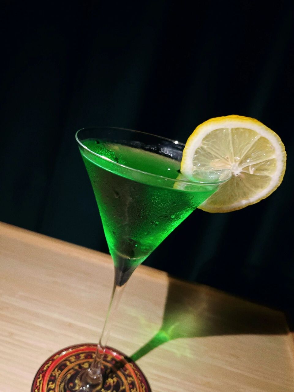 每日一款鸡尾酒-绿魔鬼99 烈度:中 口味:满满的薄荷味道 分层:无