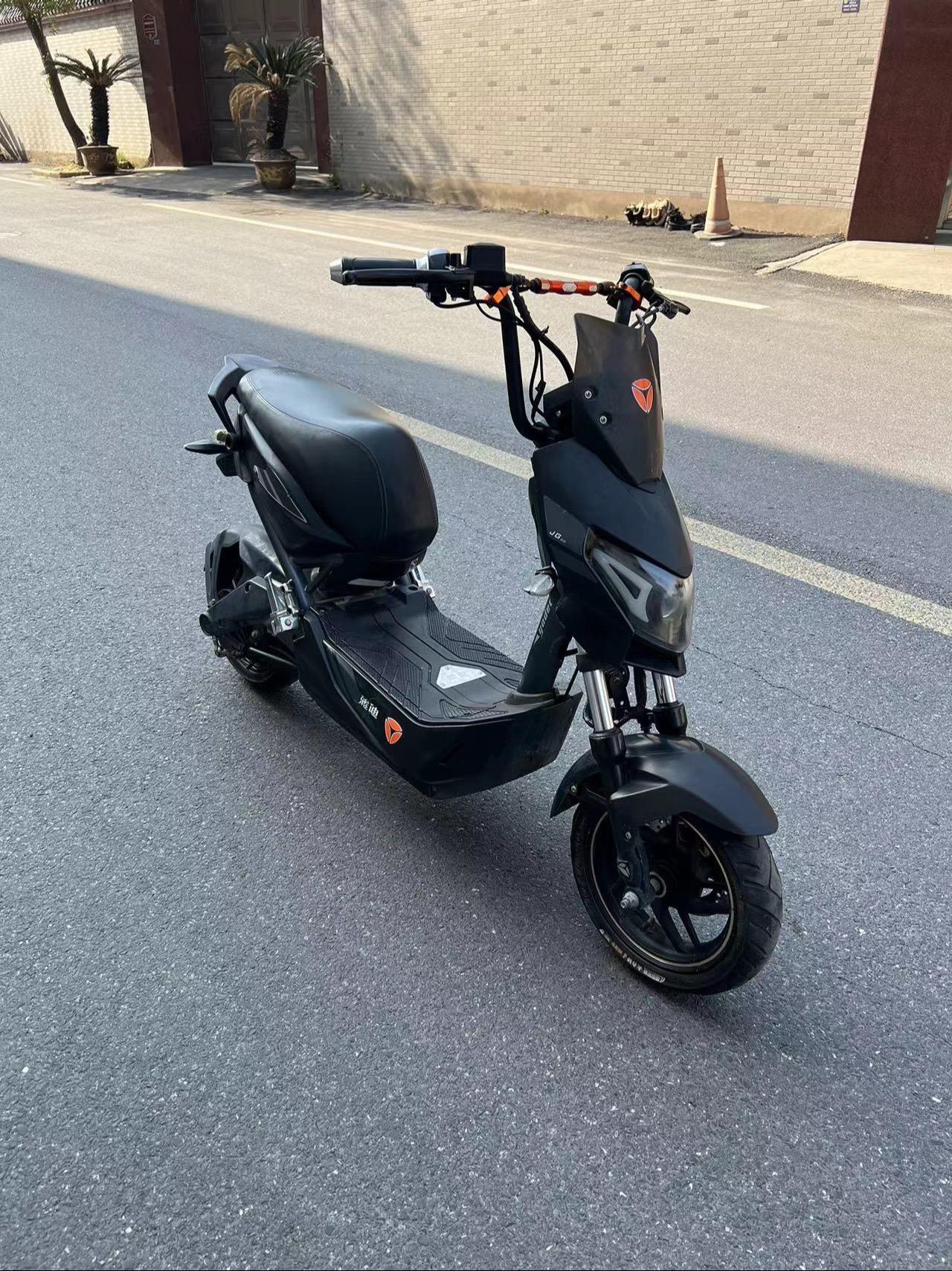 雅迪战警高速电摩72v车架 车况精品