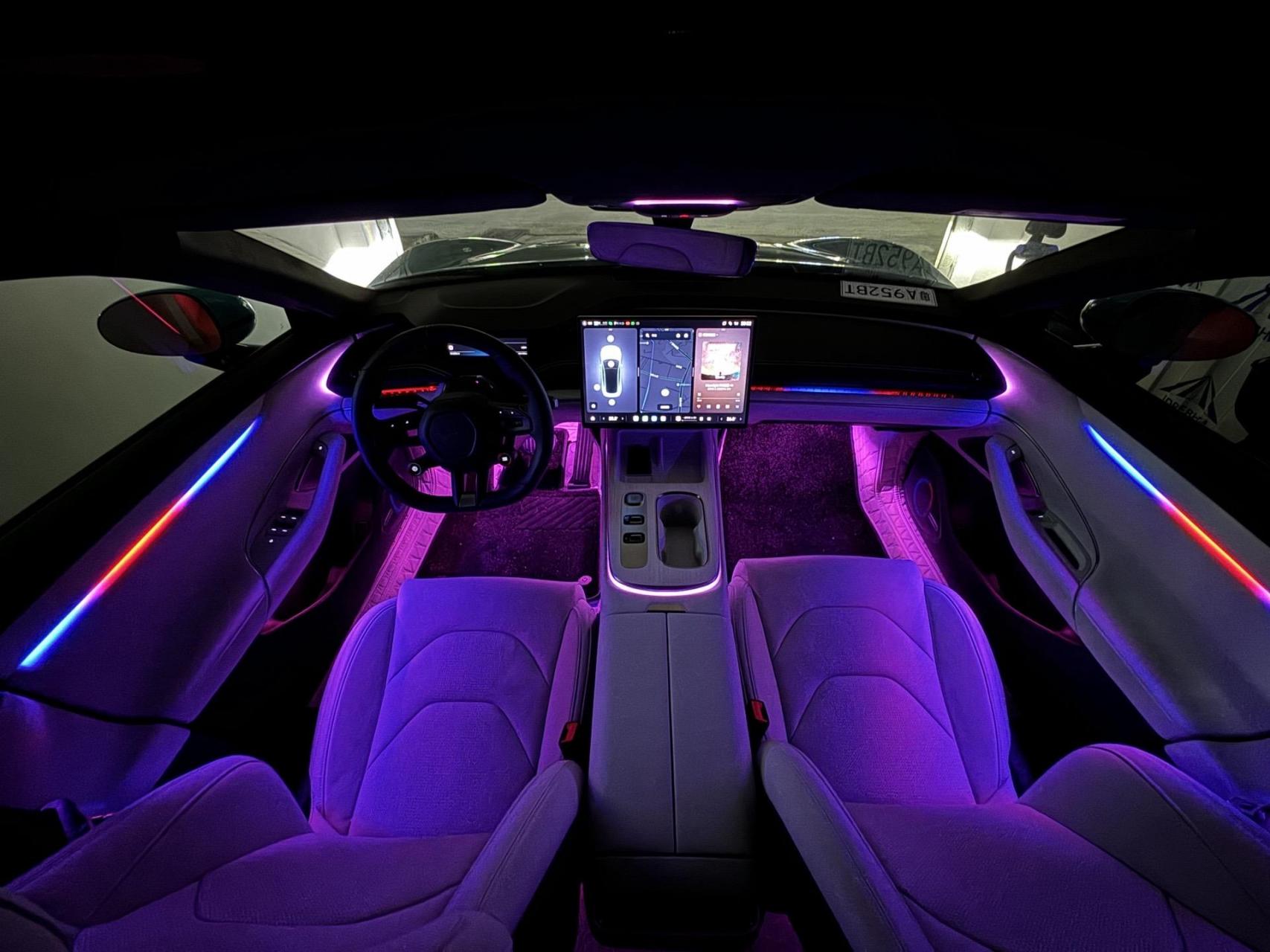 小米su7 氛围灯效果 虽然我控制不了我喜欢的人但是我喜欢的车随便我