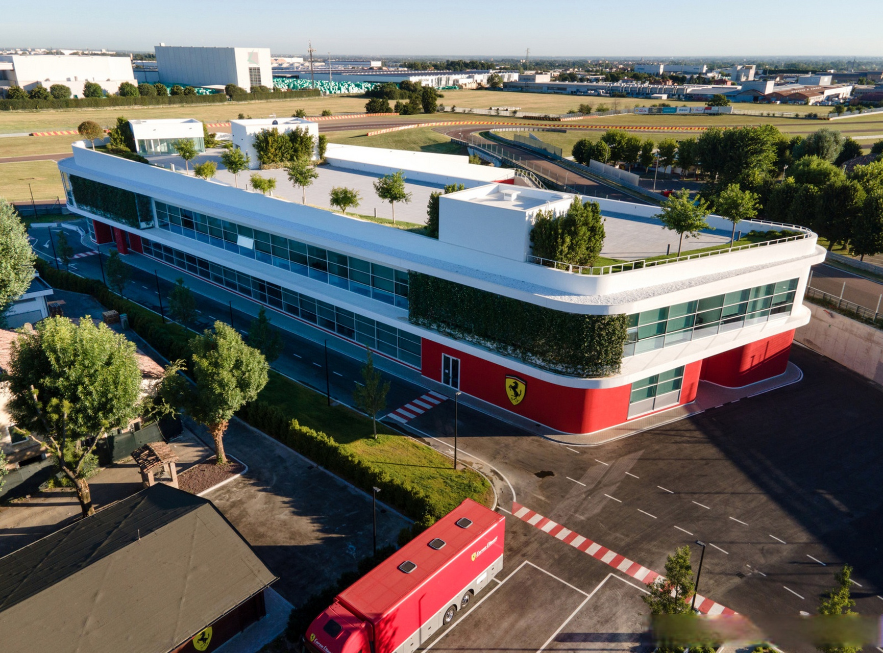 法拉利2023年利润创新高# 我们可以看看超豪华品牌的利润有多高,去年