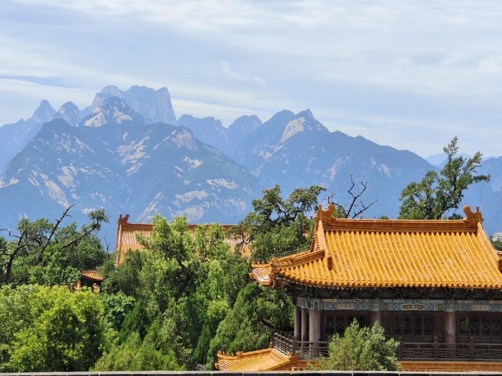 西岳庙,华山脚下的小故宫 西岳庙,又名华岳庙,俗称岳庙,皇庙,太庙,是