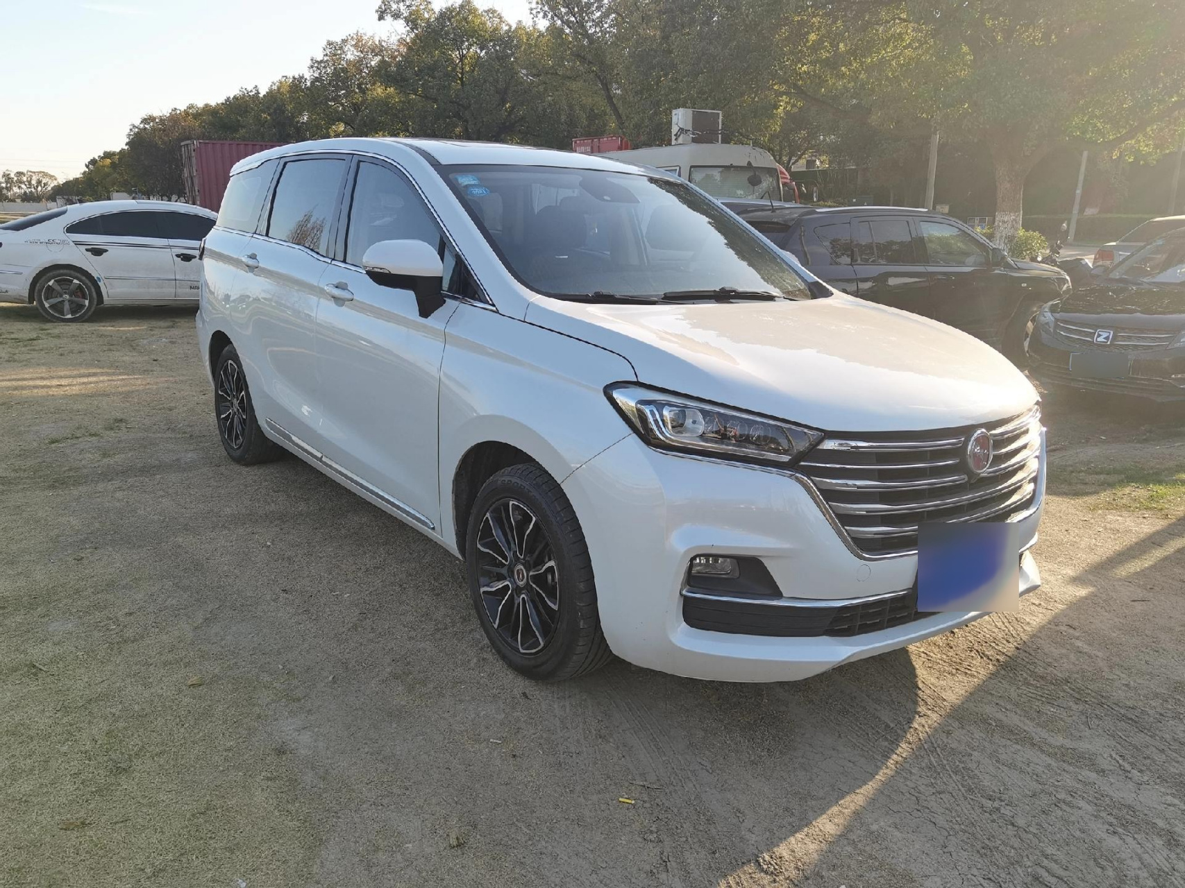 20年汉腾v7商务车,精品车况,自动挡带全景天窗高配,七座,外表內饰特别