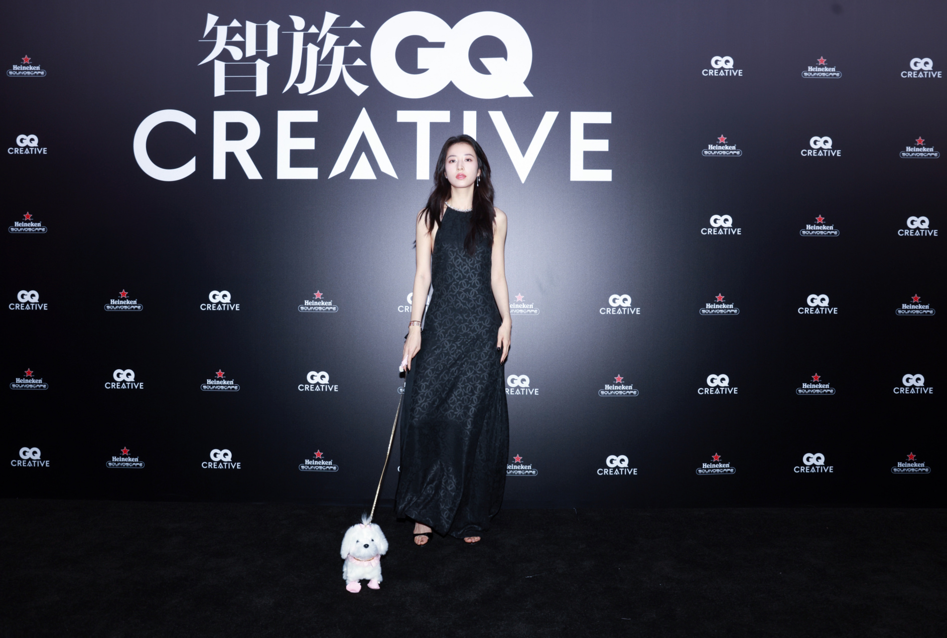 周雨彤创意碰撞奇思妙想,风格切换寻觅突破94@周雨彤02