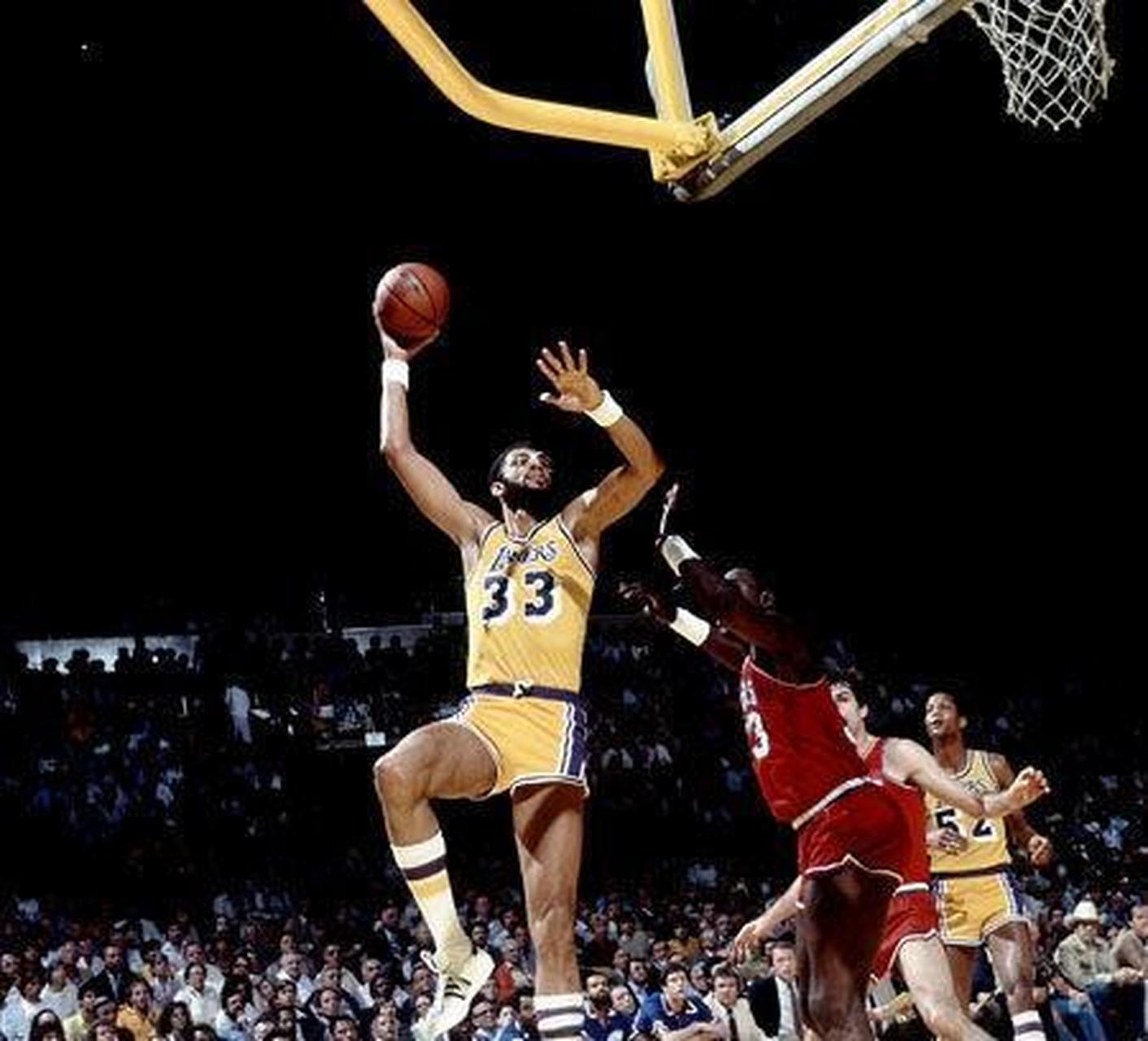 【贾巴尔:39年前我总得分超张伯伦 俩月前lbj打破了我的记录】  今天