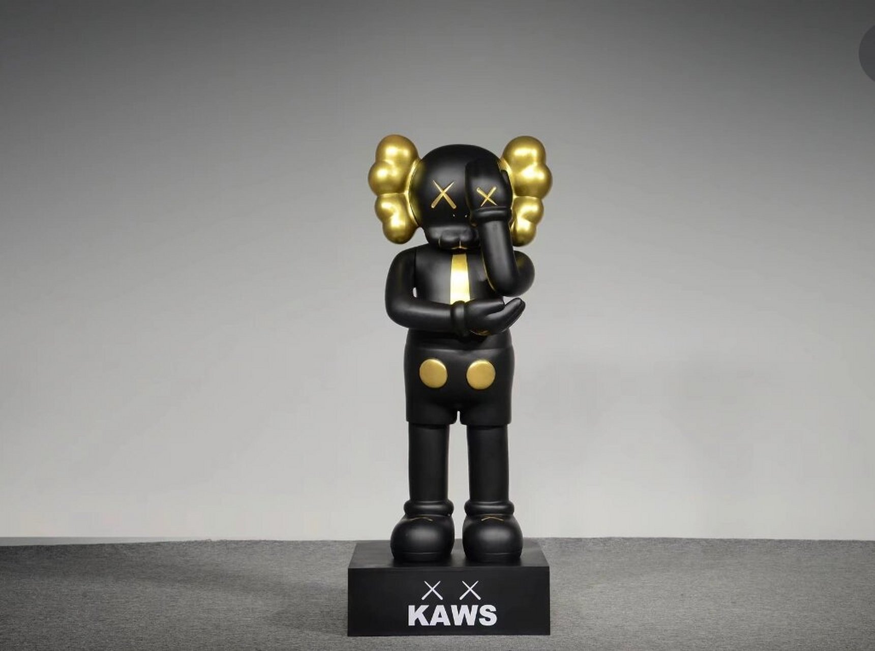 kaws 人气公仔雕塑厂家定制摆件