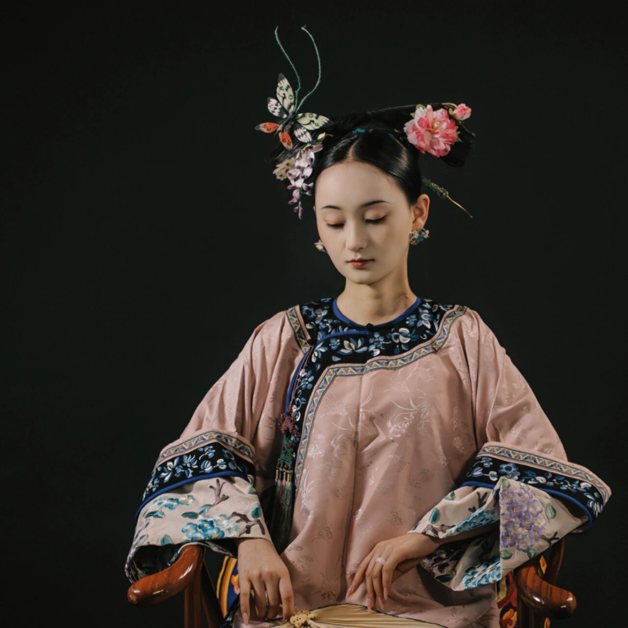 清晚期满族女子造型*两把头