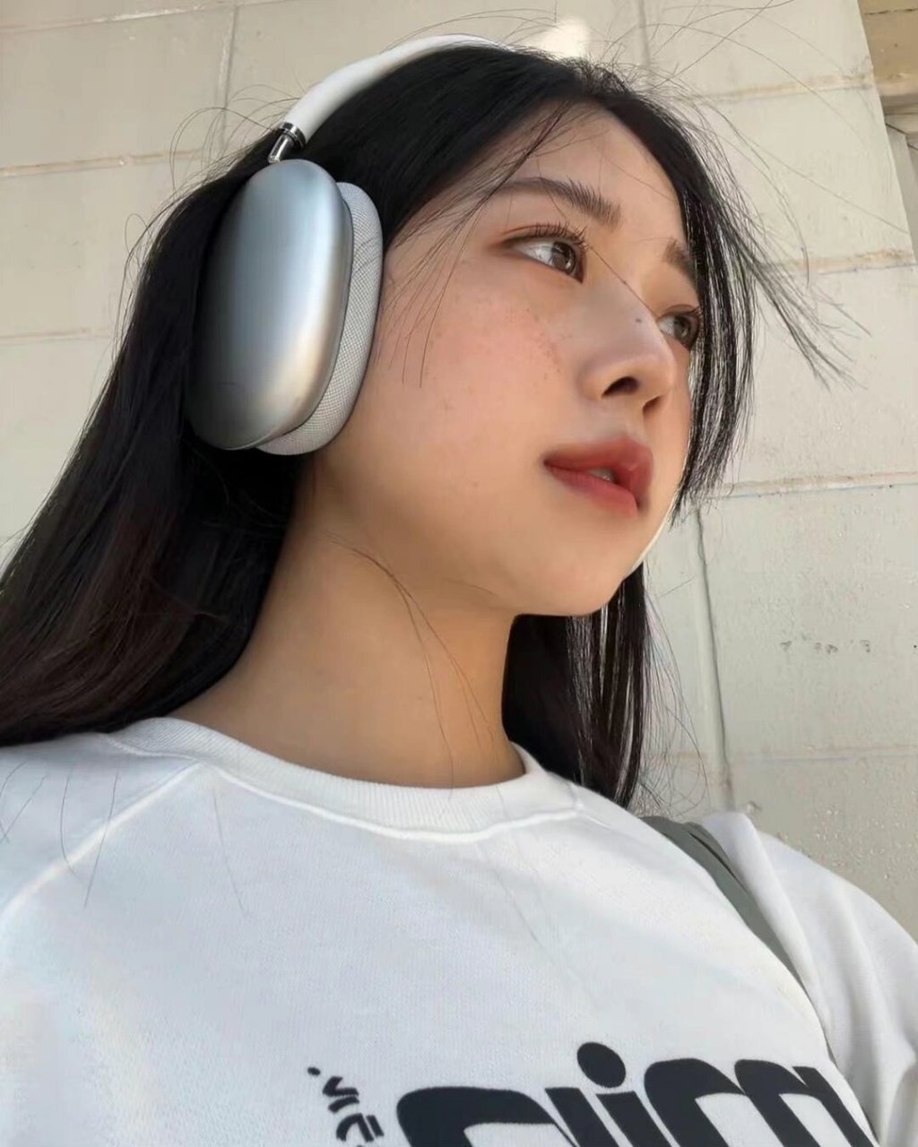 ins微信头像干净简约女头