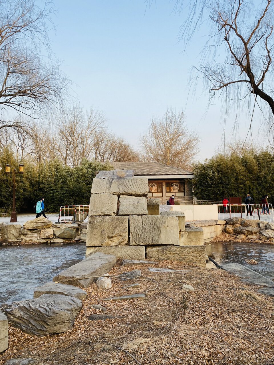 圆明园残桥(绮春园敷春堂单孔石桥) 图2为绮春园敷春堂样式图,残桥