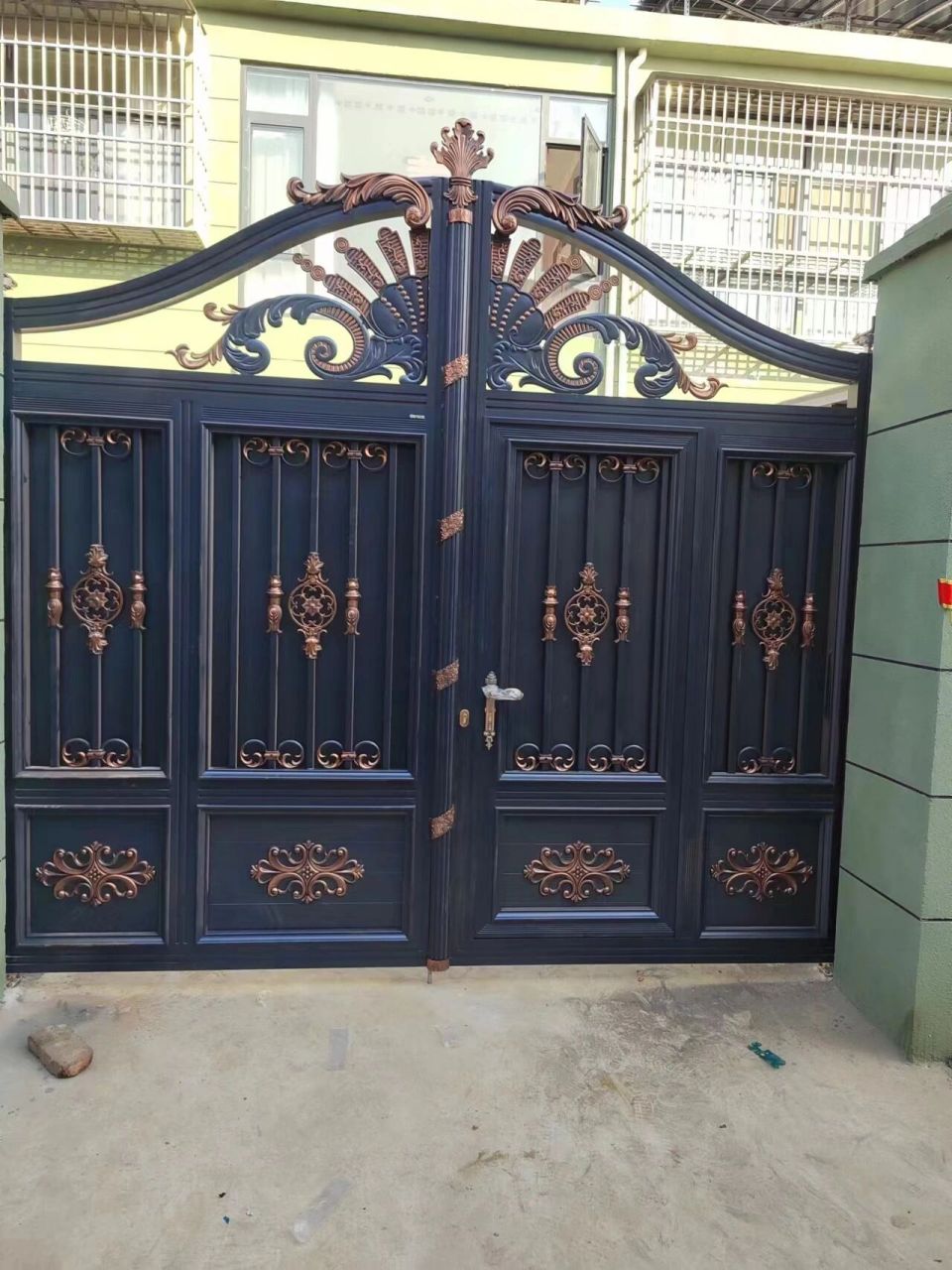 铝合金,不锈钢,烤漆庭院门专业生产厂家 7.