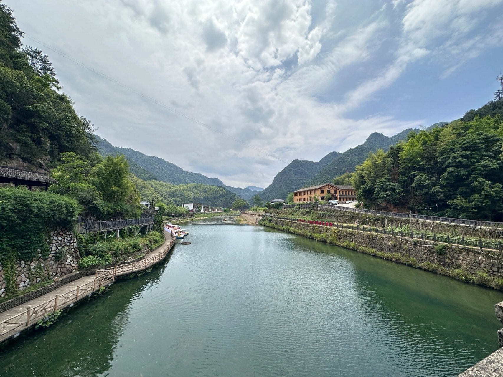 摸鱼的一日——下姜村 中国梦开始的地方———浙江淳安县下姜村 村里