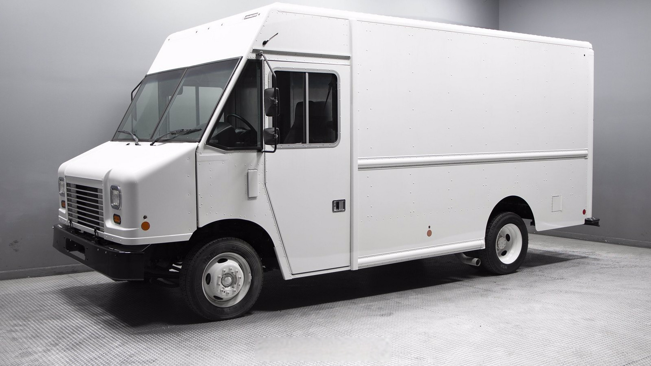 福特f-59 step van,其实看底盘就是个卡车……对了,这玩意儿应该就是8