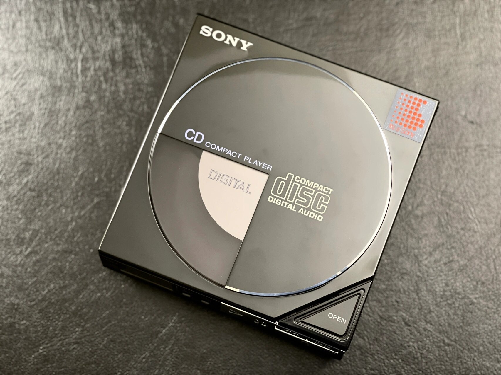 世界第一款便携式cd机索尼d50的故事 "接下来就尝试做这种cd player吧