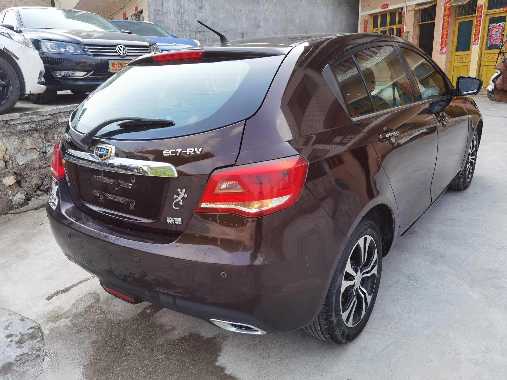 15年吉利帝豪2厢,1.5l手动天窗,车况极品.