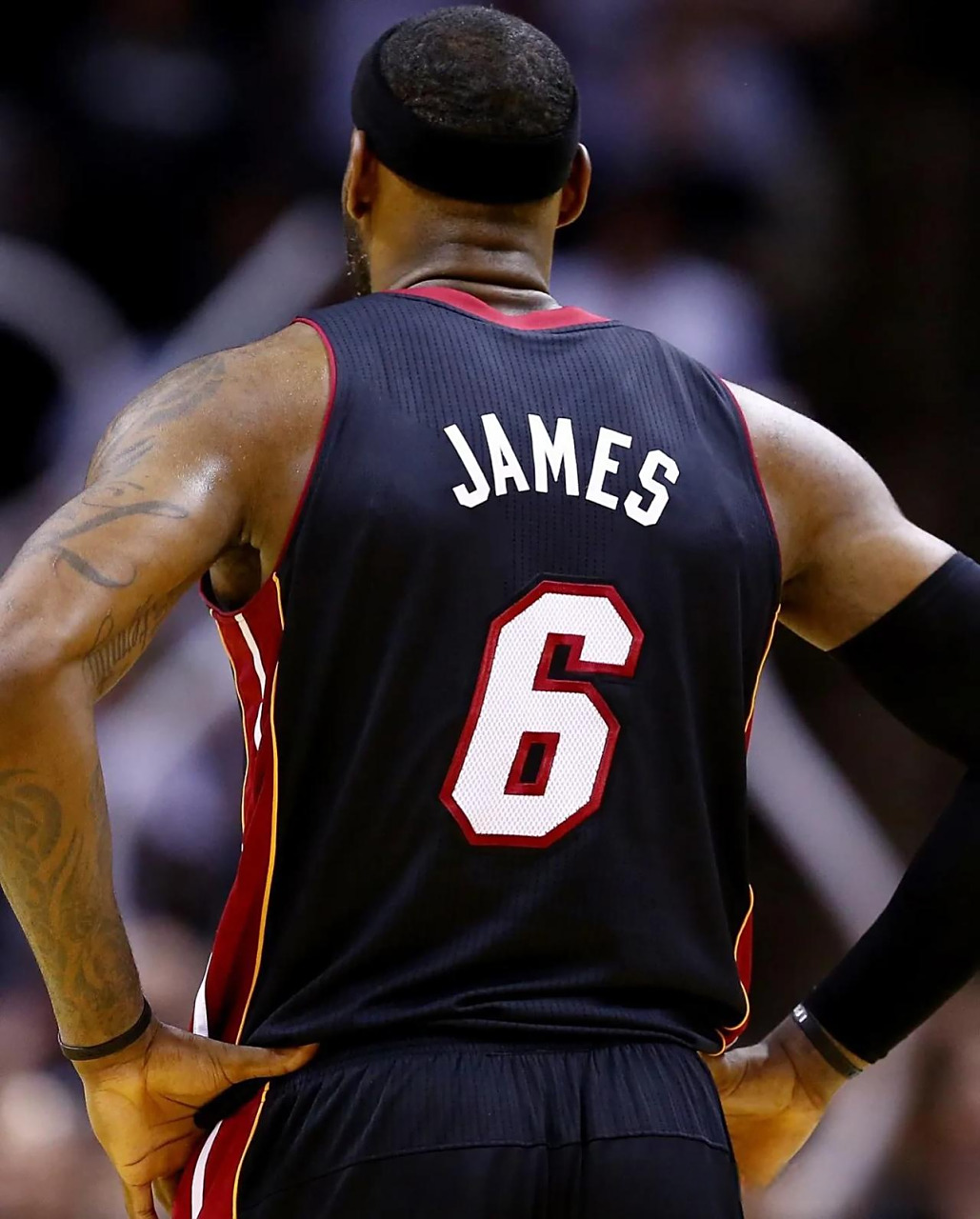 詹姆斯6号与23号球衣  你喜欢那个号码?  阿克伦king詹姆斯