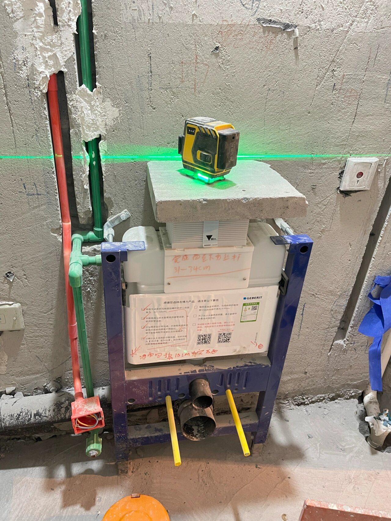 墙出水龙头 暗装花洒预埋件安装 昨天一早就去了工地 呆到天黑才回家