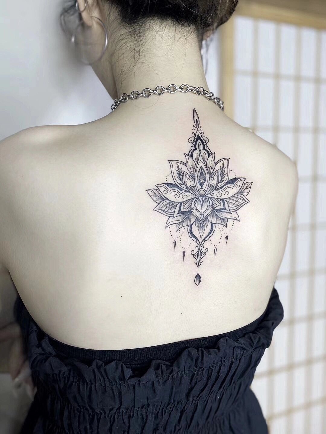 女生纹身 曼陀罗纹身 背部纹身 小清新纹身