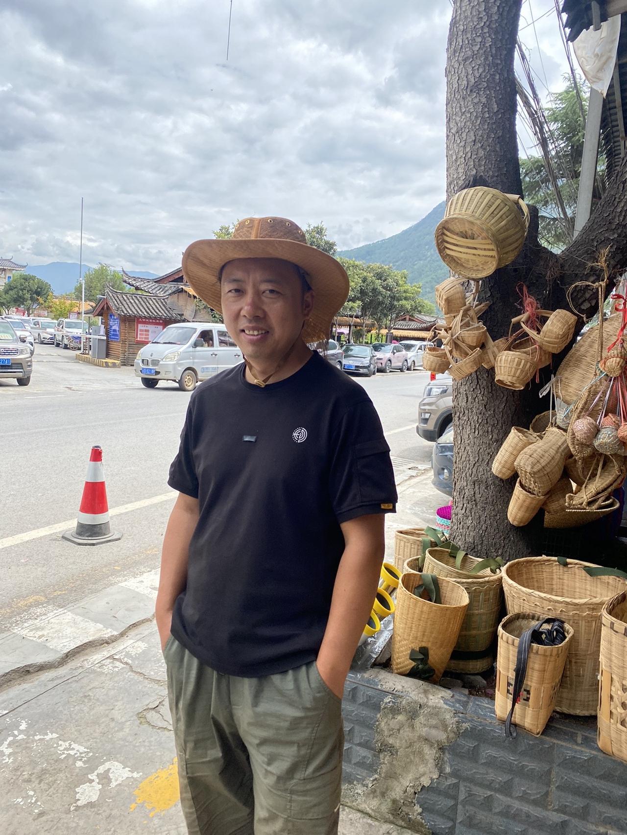 喜欢旅行,喜欢在路上的感觉,喜欢体验异域风情,再后