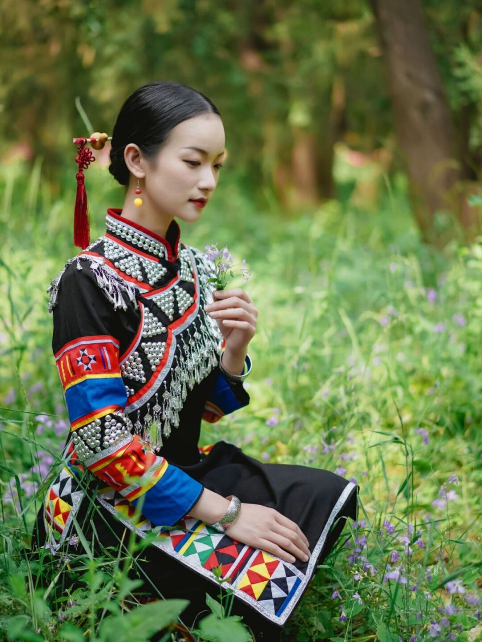 ❤️拉祜族简介: 拉祜族主要分布在云南省南部的澜沧,孟连,双江