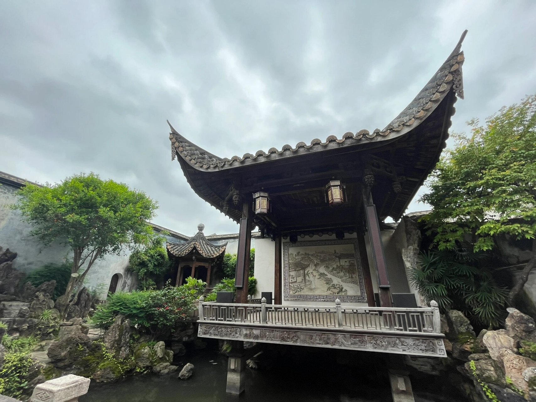 衣锦坊里的水榭戏台 在福州三坊七巷的衣锦坊里头,一座豪宅里配置了