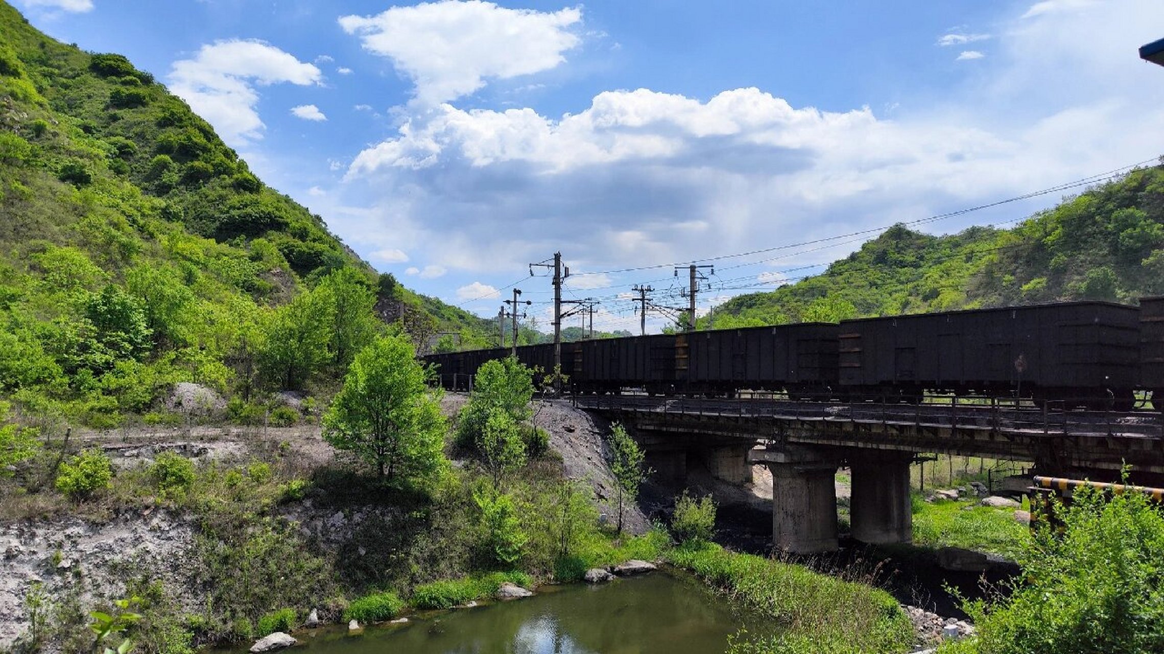 中国第一座重载铁路双线隧道—军都山隧道 位于北京市延庆东南,燕山