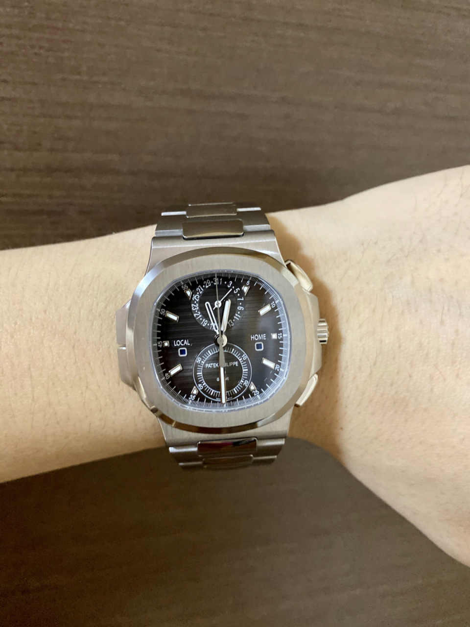 我最喜欢的鹦鹉螺之一 百达菲丽鹦鹉螺5990/1a 俗称鹦鹉螺钢王 因为它