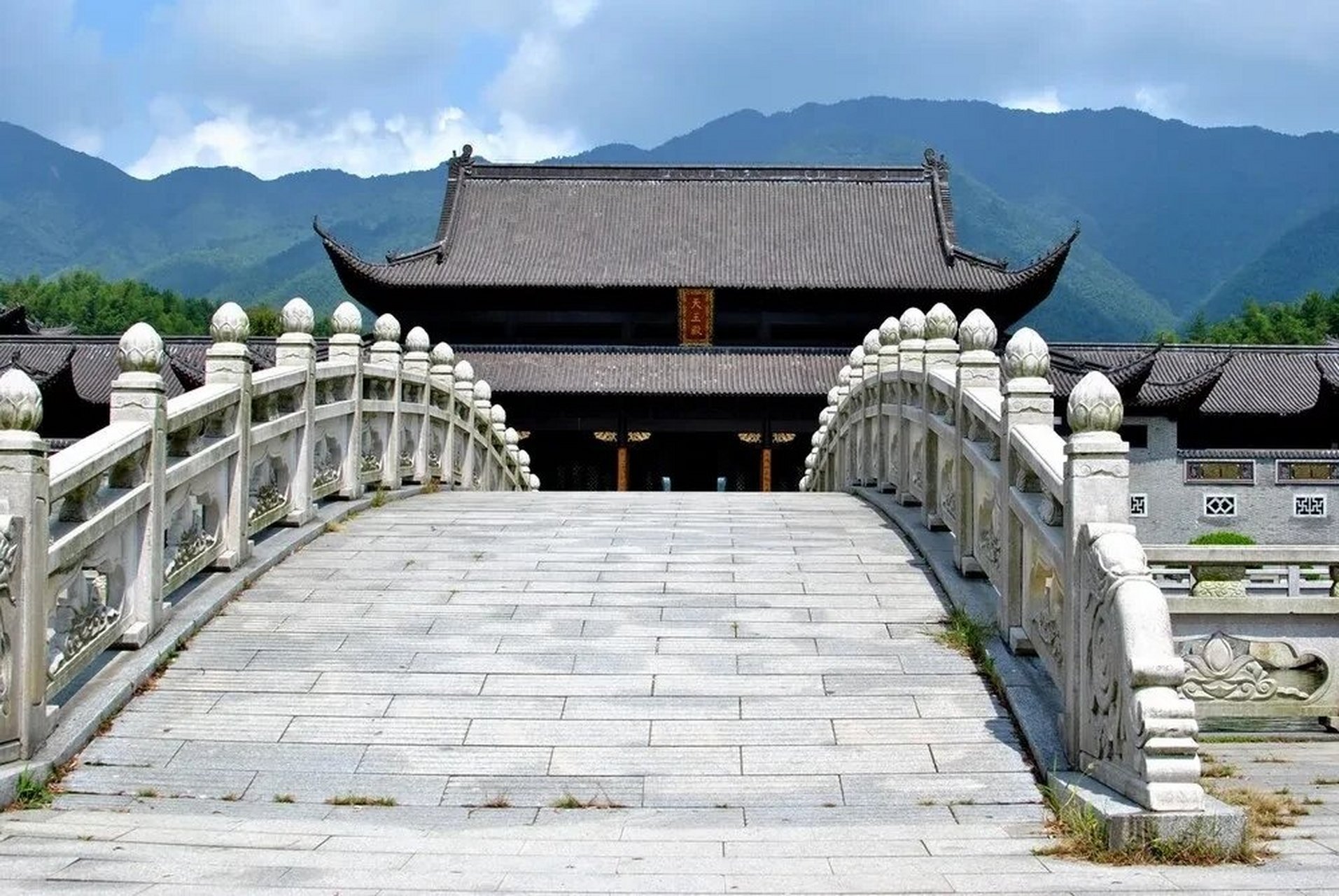 千年禅寺-百丈寺 七律-百丈寺 陈德金(江西) 萦道飞车万仞峰,崇山叠