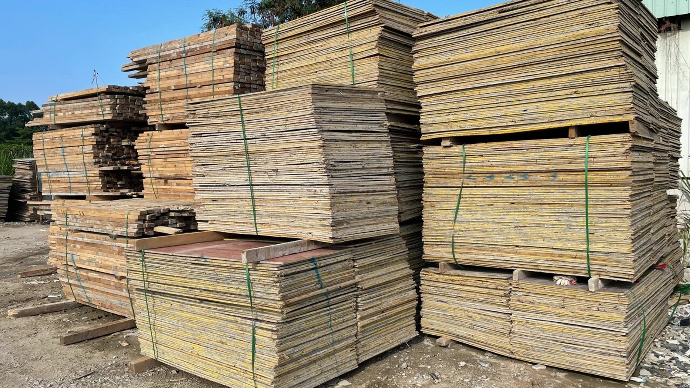 二手建筑 模板 木方 常年高价回收工地基础建筑木材 模板  木方 诚信