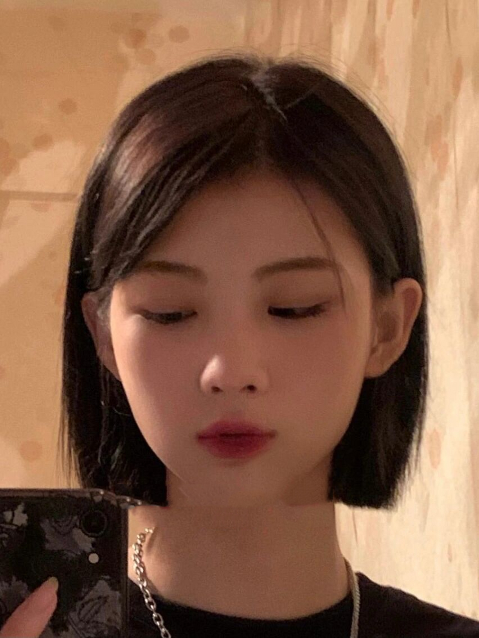 "一刀切"超a短发 硬线条无层次"一刀切"短发不翻车6015俏皮显脸小