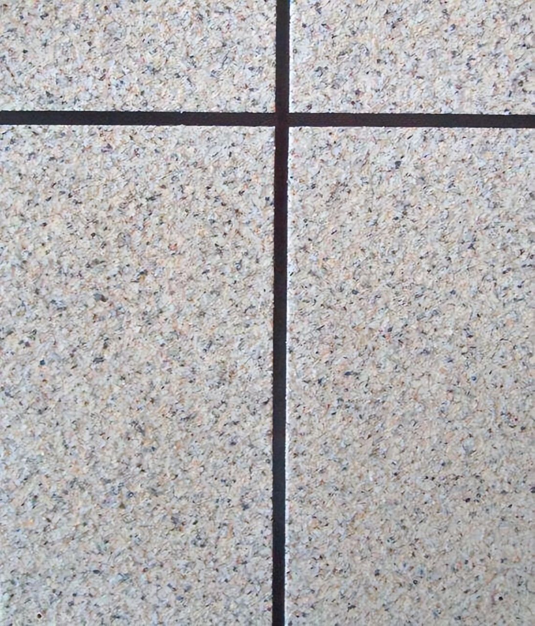 二,刮两层腻子:每一层包工包料7元每平方,两层14元每平方; 内容:用