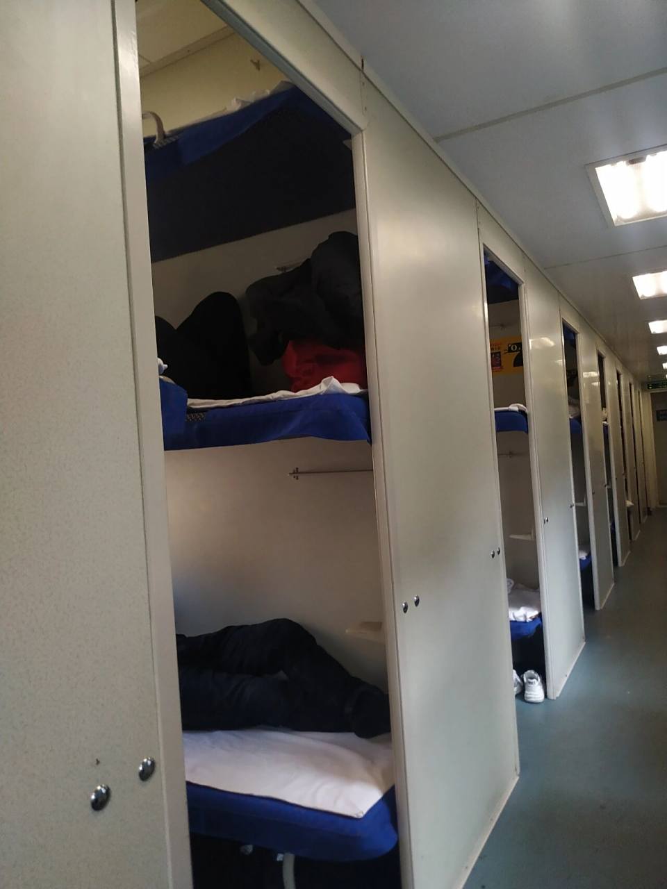 这个火车卧铺真的难受01 这趟t238重庆西-昆山真不建议卧铺,硬坐