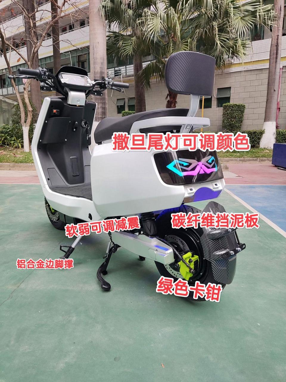 碳纤维的挡泥板.小牛三代仪表.   已经包含上牌电池2230, 1500电机,1.