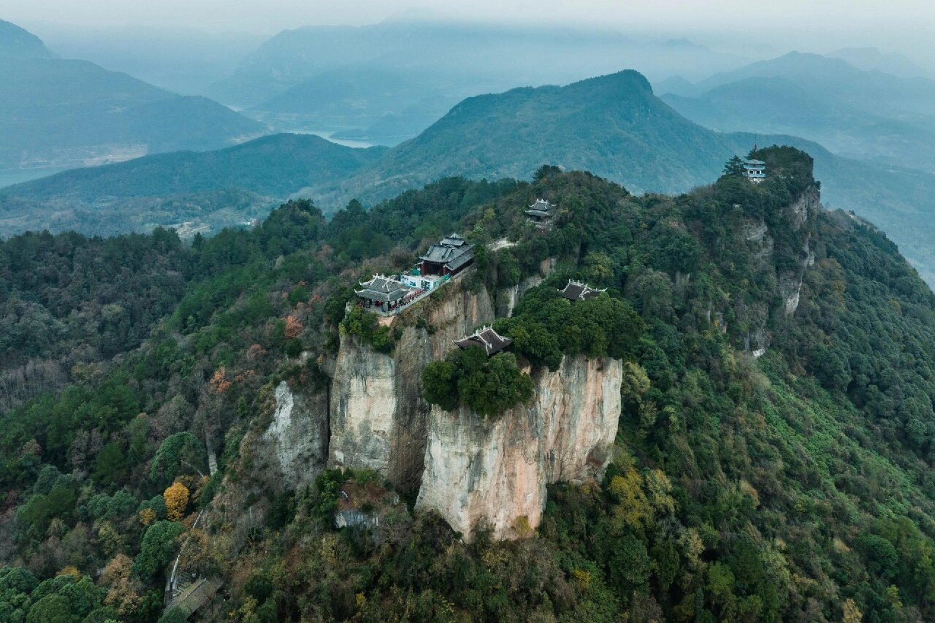 云岩寺 四川省·绵阳市·江油市·窦圌山 西配殿内飞天藏建成于南宋淳
