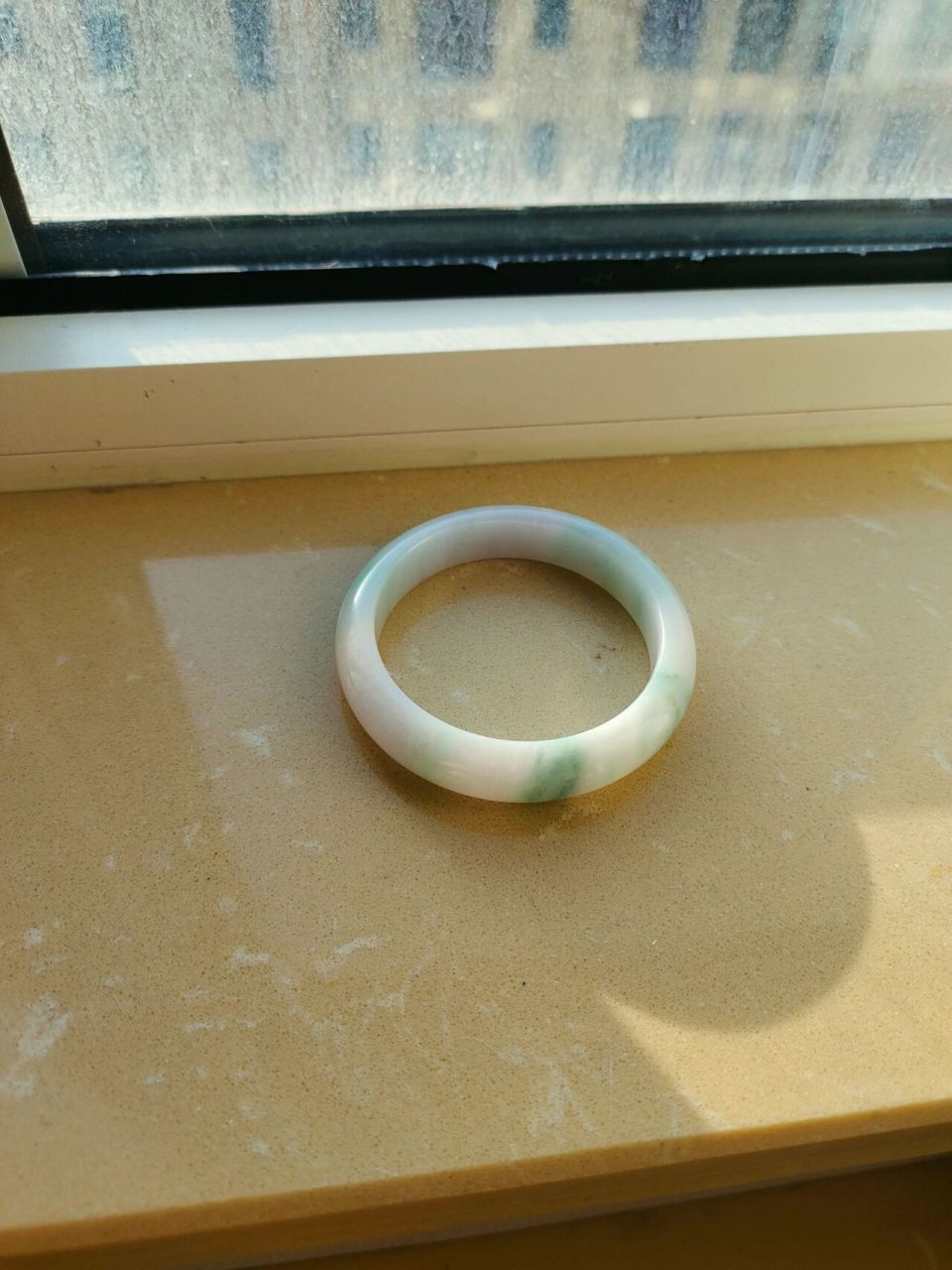 出2k 牛奶底飘花洒金翡翠手镯(已结缘) 一只底装细腻的牛奶底飘花镯