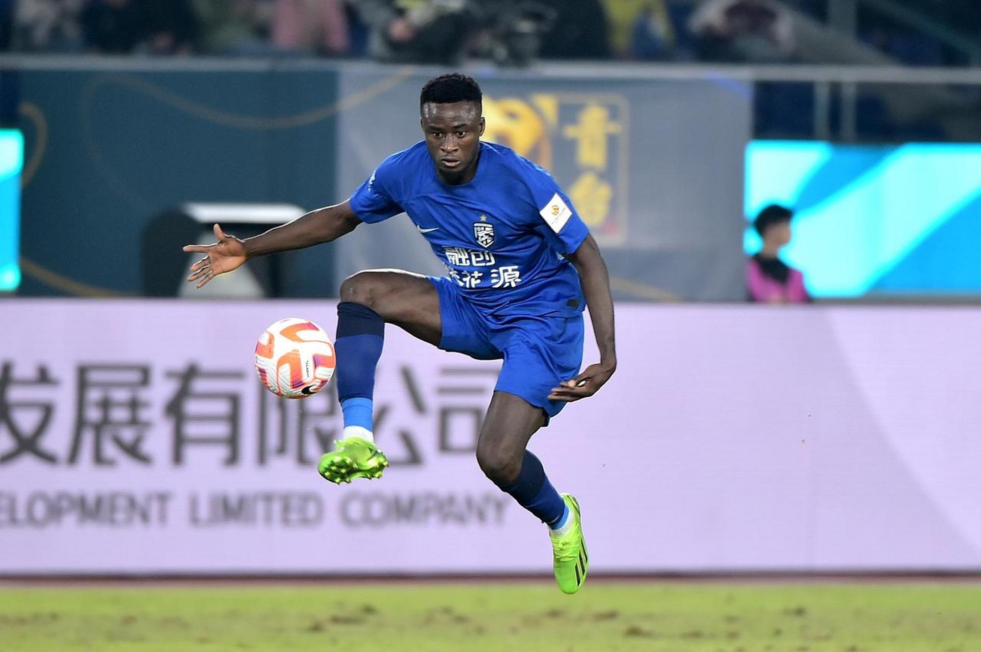 武汉三镇对阿齐兹罚款:1美元!