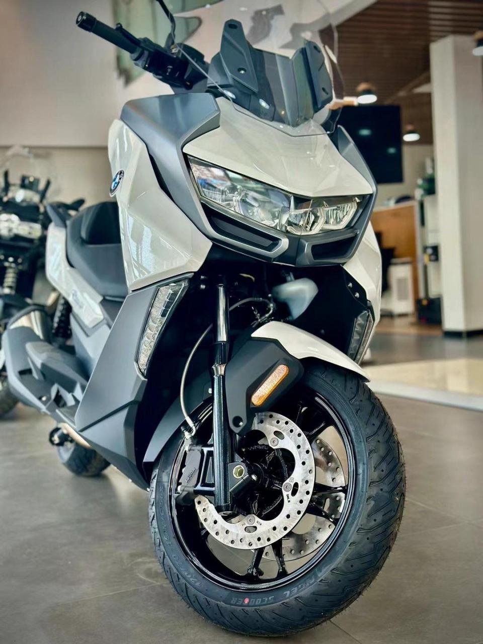 全新宝马踏板c400gt 雪山白 现车一台 排量350cc,34匹马力,峰值扭矩35