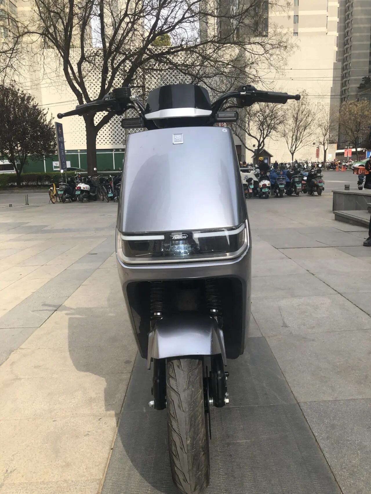 出五星钻豹电动车01