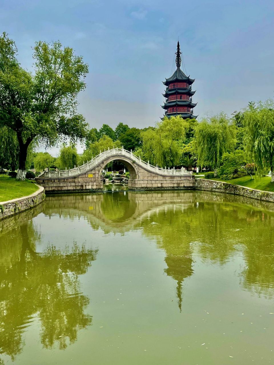 打卡丹阳万善公园 公园中心的万善塔,是明代的建筑.