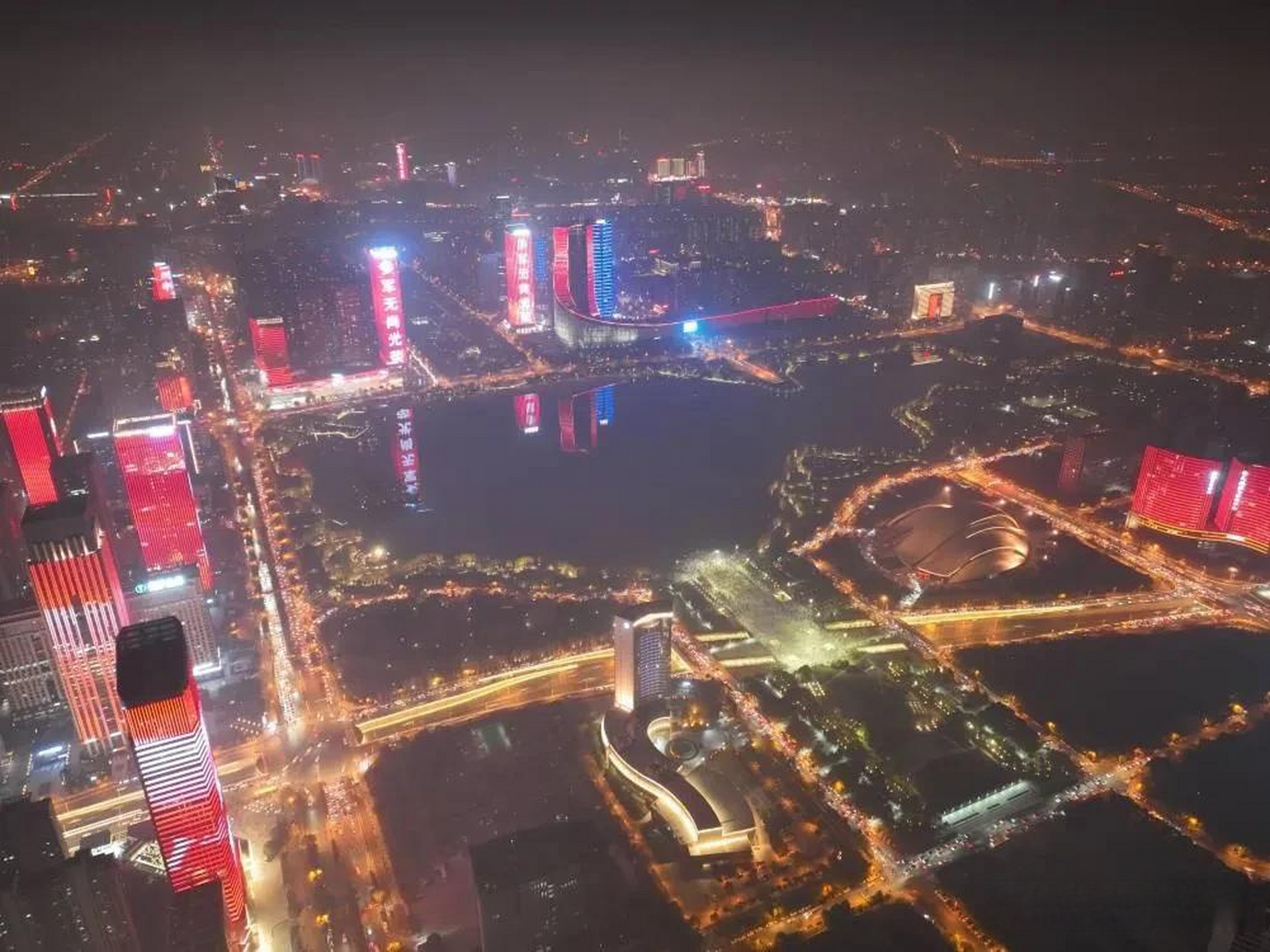 2022年12月31日跨年夜,合肥天鹅湖灯光秀如约而至,祝福新年
