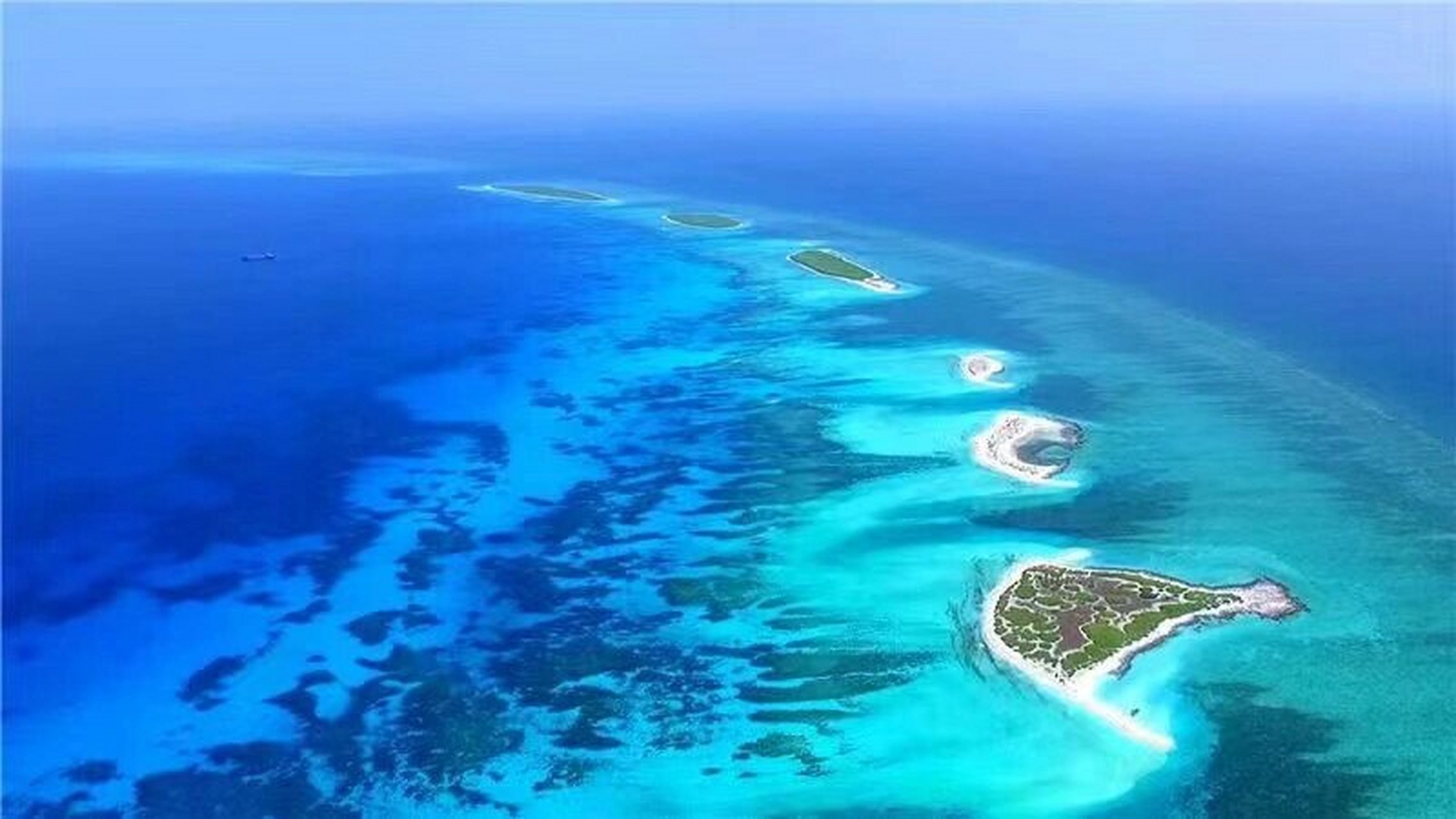 西沙群岛90这里的海更蓝 9995那里的大海一半是水,一半是鱼