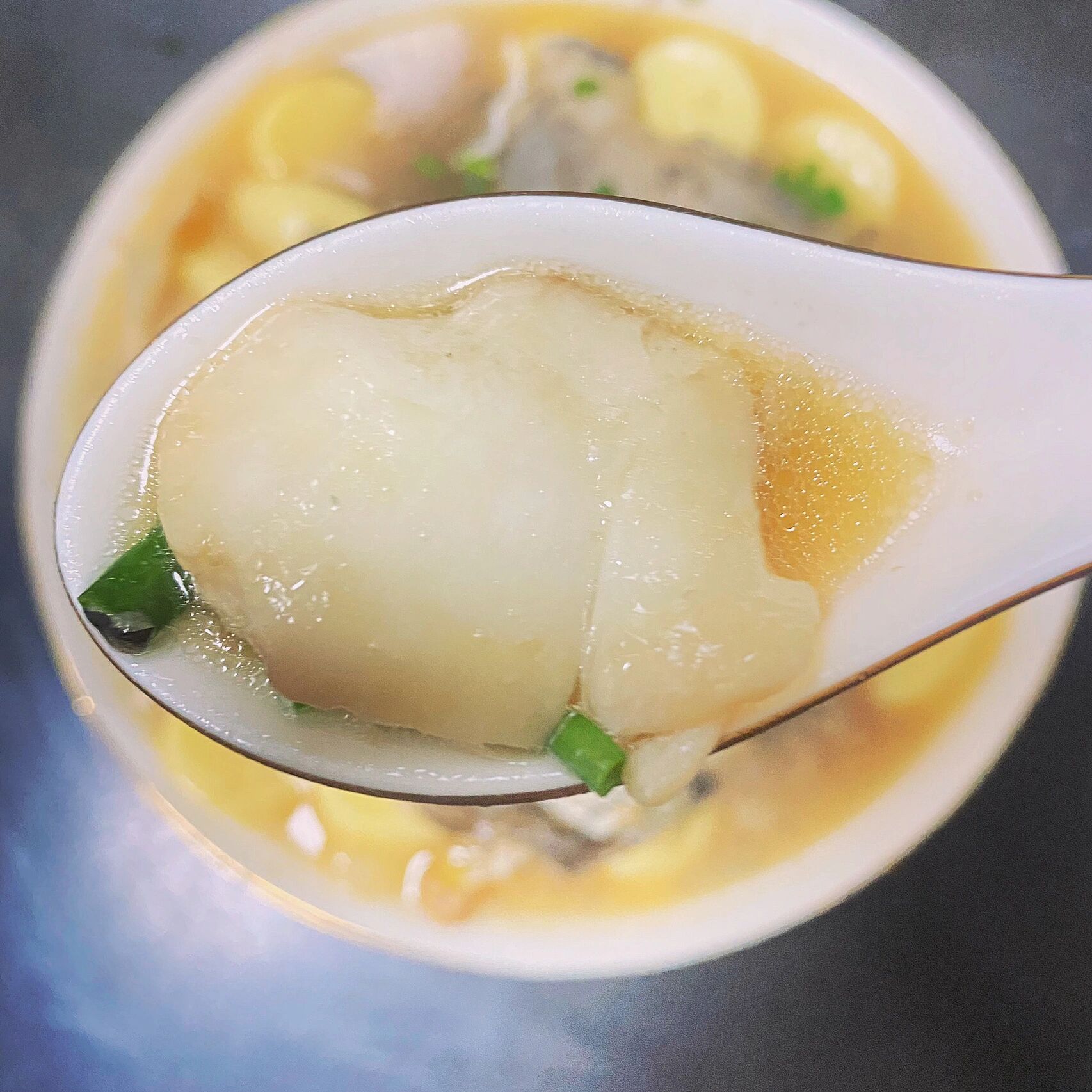 超鲜美鸦片鱼头豆腐汤 家里有个爱吃鱼的小宝贝,最近爱上了吃鸦片鱼头