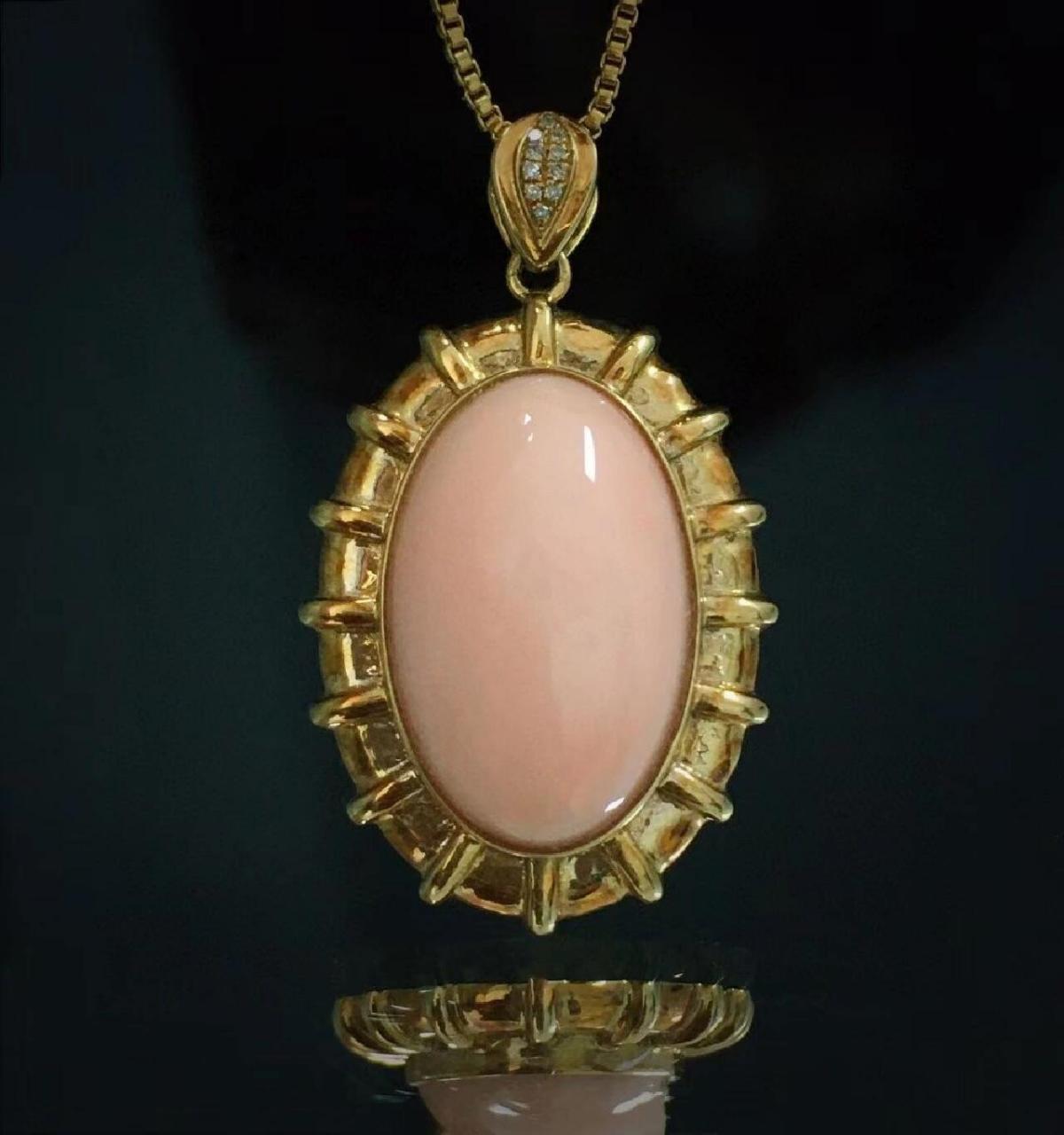 "孩儿面"是一种粉色的红珊瑚,属于莫莫(momo)珊瑚,因其颜色像小孩脸颊