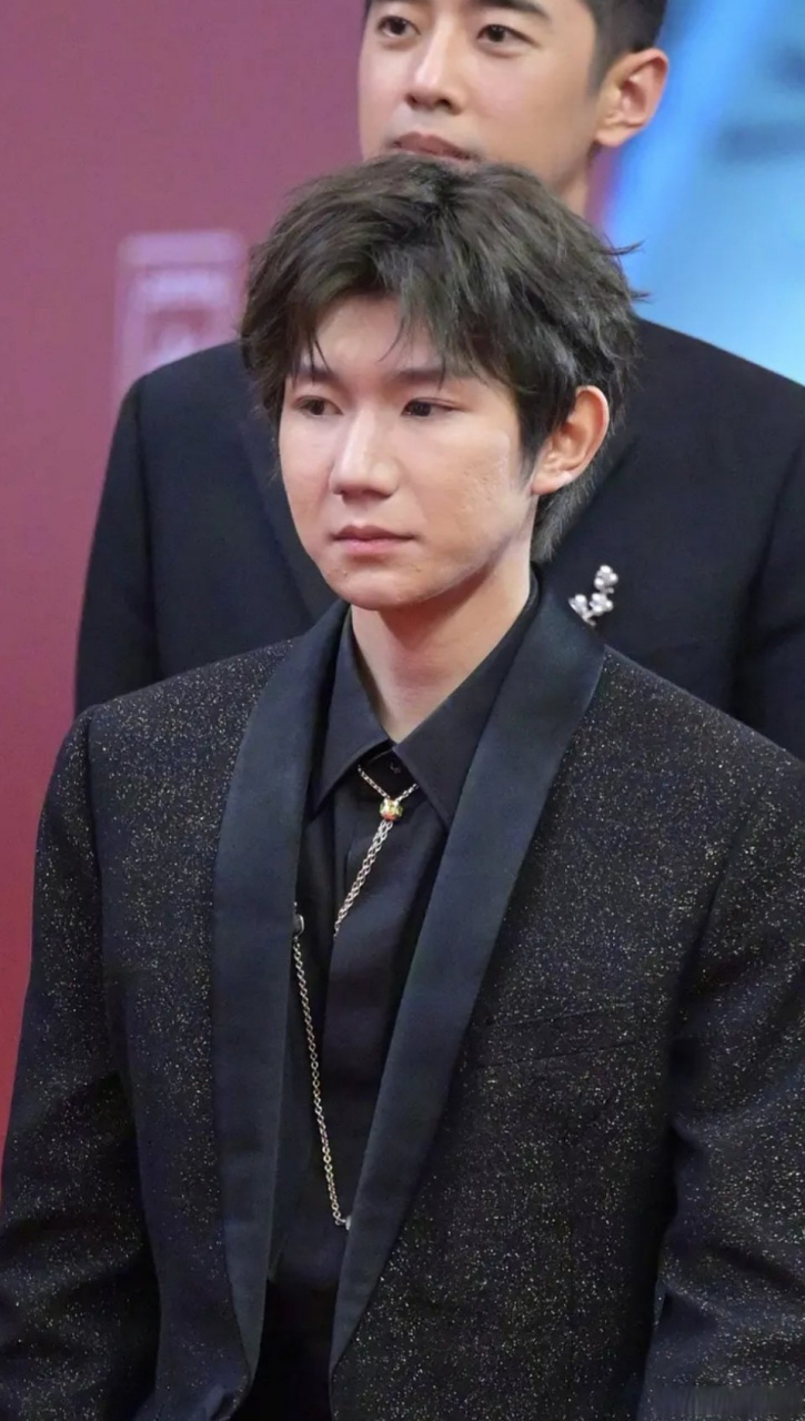 王源生图和精修图,差别大吗[思考][思考]