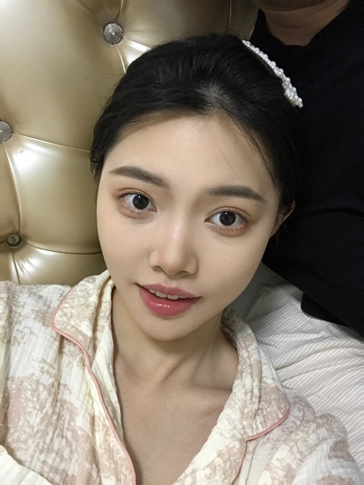 重庆道门口医院真的太绝了 我之前嘴巴先是疱疹变成口周炎 擦了两次药